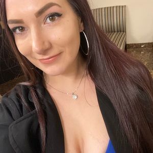 Meet your Posher, Chloe